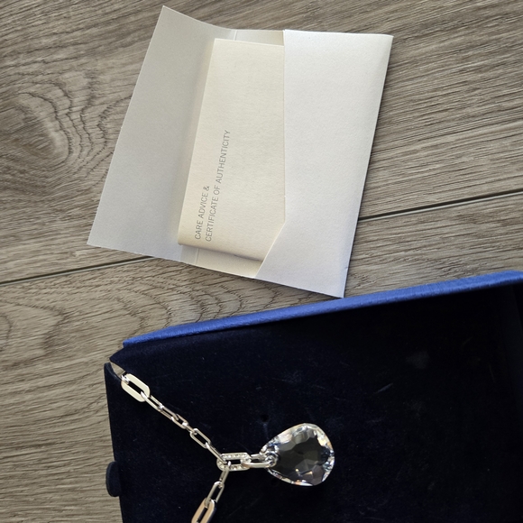 Swarovski Silver Pendant Necklace - Picture 4 of 5